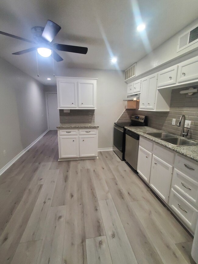 Foto del edificio - 12900 Walden Rd