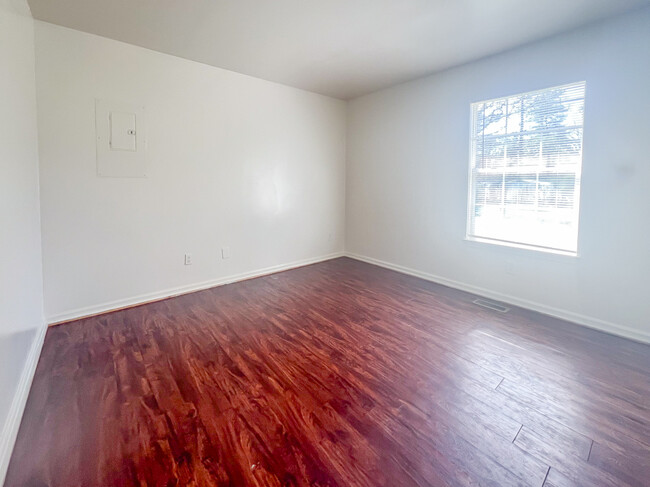 Foto del edificio - 484 Lancaster Creek Rd
