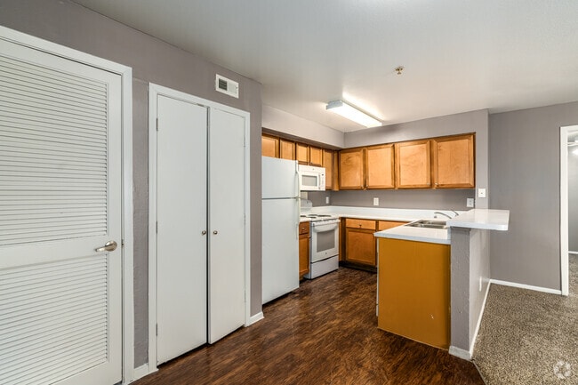 3BR, 2BA - 1250SF - Kitchen - Silver Springs