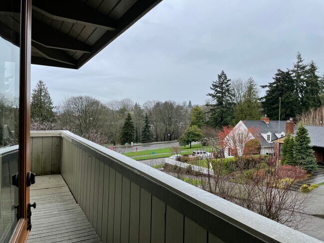 Building Photo - Magnolia Sound view home located near cove...