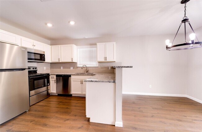 Building Photo - 6824 Trail Lake Dr