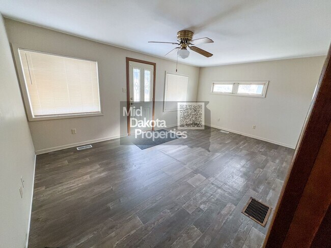Foto del edificio - 813 N Sanborn-1 bedroom house with large two car garage