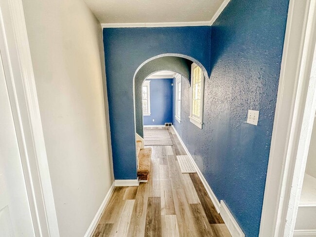 Building Photo - Unique and beautiful 2-3 bedroom home available for rent