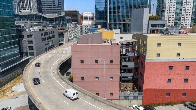 Building Photo - Large Updated SoMa Apartment!