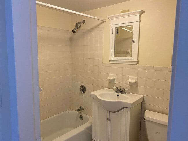 Foto del edificio - 8 Whittier Pl