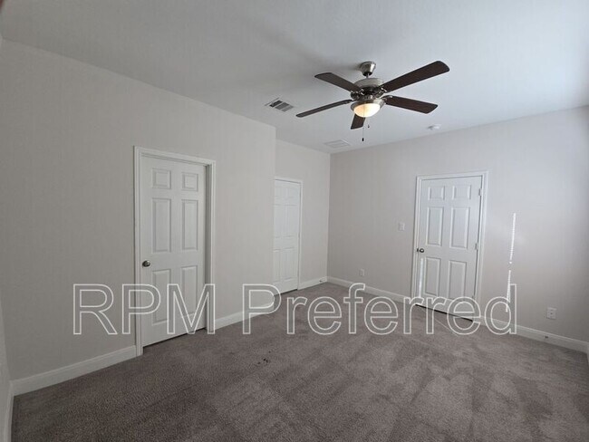 Foto del edificio - 8319 E Tidwell