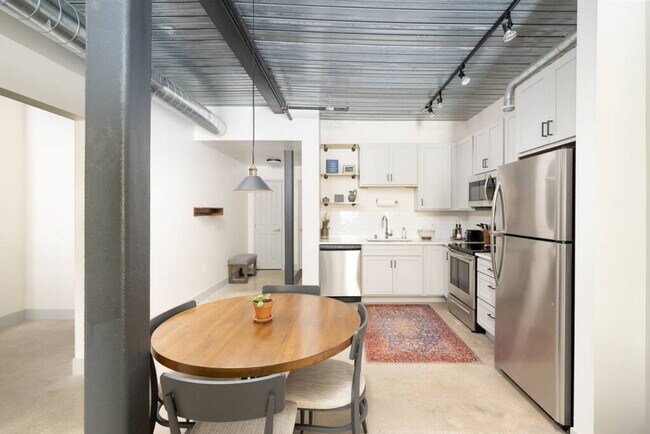 Foto del edificio - 1009 W Juneau Ave