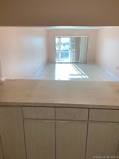 Building Photo - 305 W 68th St