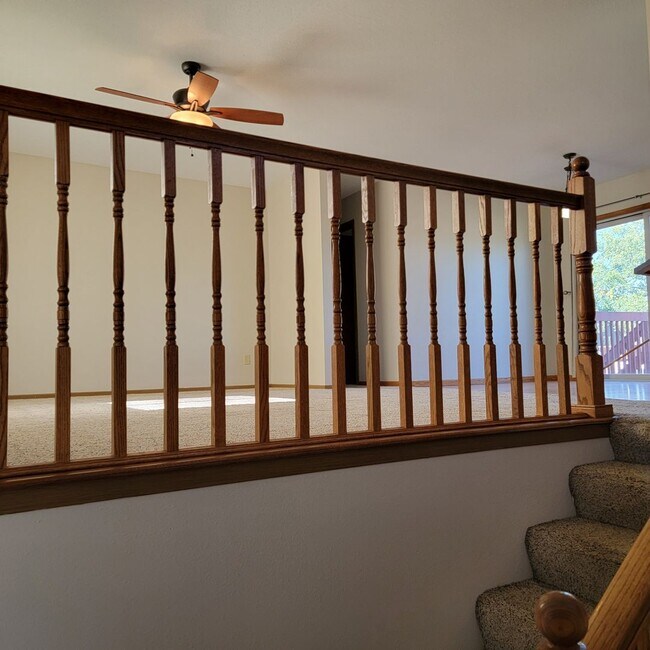 Foto del edificio - 3 BED | 2 BATH | SPLIT-FOYER HOME | RAPID ...