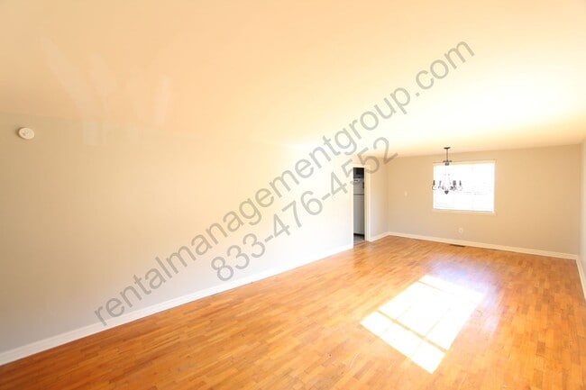Building Photo - 448 20th Ave S