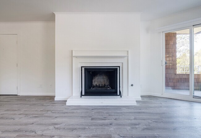 Building Photo - 150 Seminary Dr