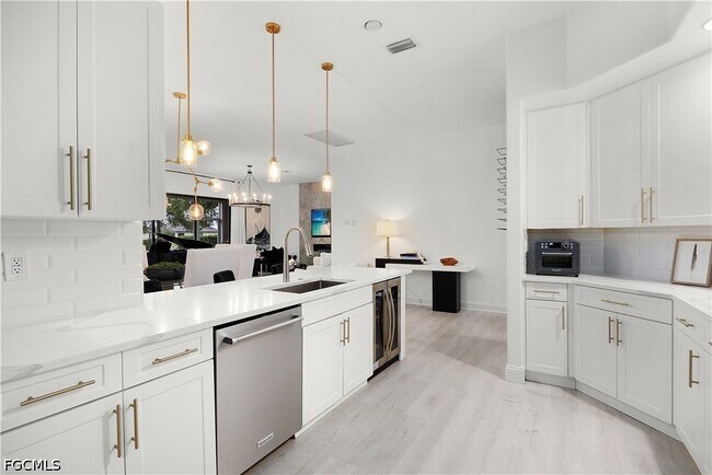 Foto del edificio - 598 Aston Lake Ct