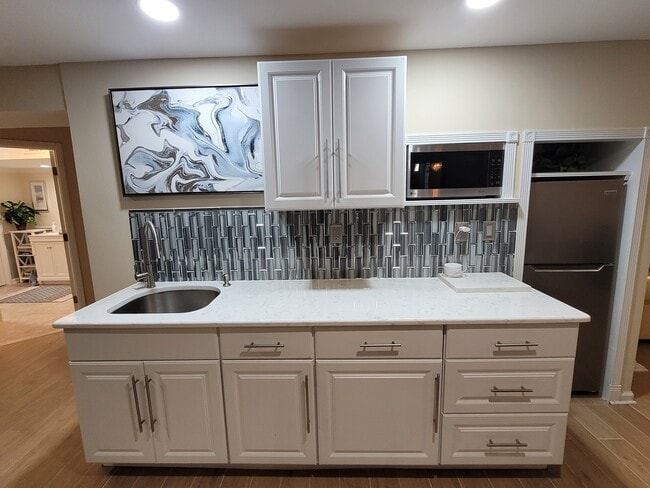 Building Photo - 21 Lenape Dr
