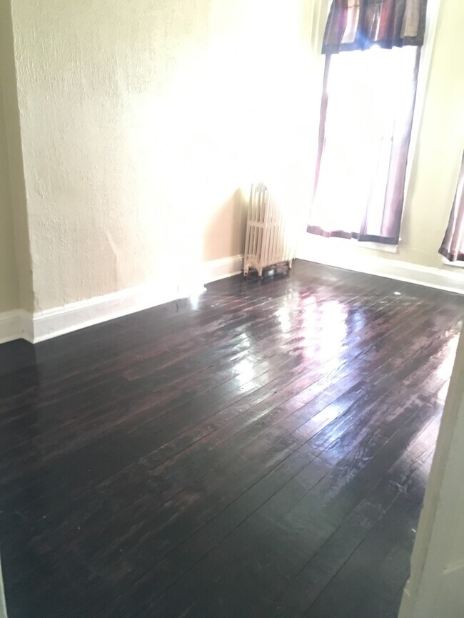 Living room - 2744 Edmondson Ave
