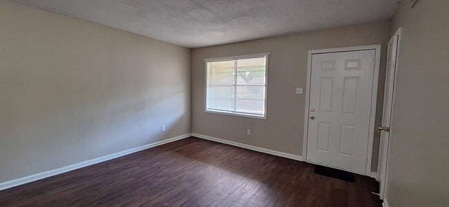Building Photo - Very Nice Newly Renovated Home in Whitehav...