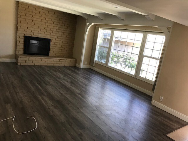 Building Photo - Rossmoor Home! Los Al Schools! Ready to Move In! 3 Bed 2 Bath!