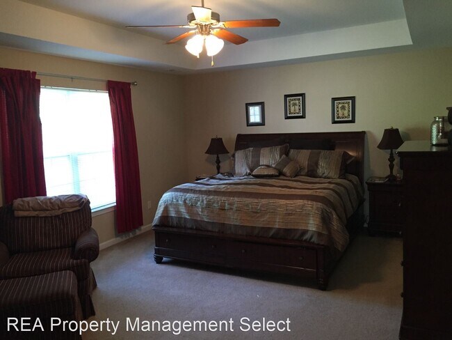 Foto del edificio - 4 br, 3 bath House - 10328 Iverson Lane
