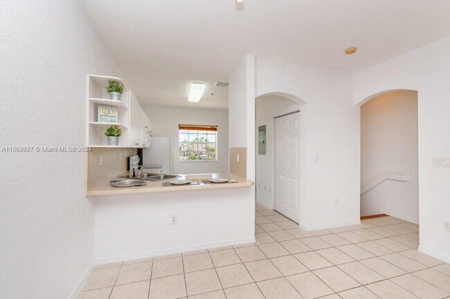 Foto del edificio - 5610 NW 114th Pl