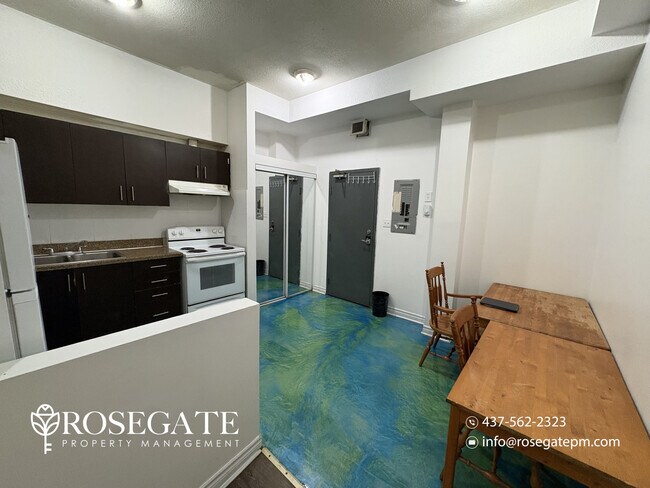 Photo du bâtiment - All-Inclusive 3-Bedroom Apartment in Downtown St. Catharines