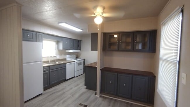 Building Photo - Beautiful Remodeled 2BR/2Bath Home - Granbury - Indian Harbor