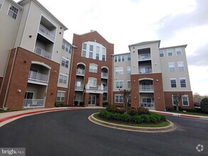 Building Photo - 2610 Chapel Lake Dr