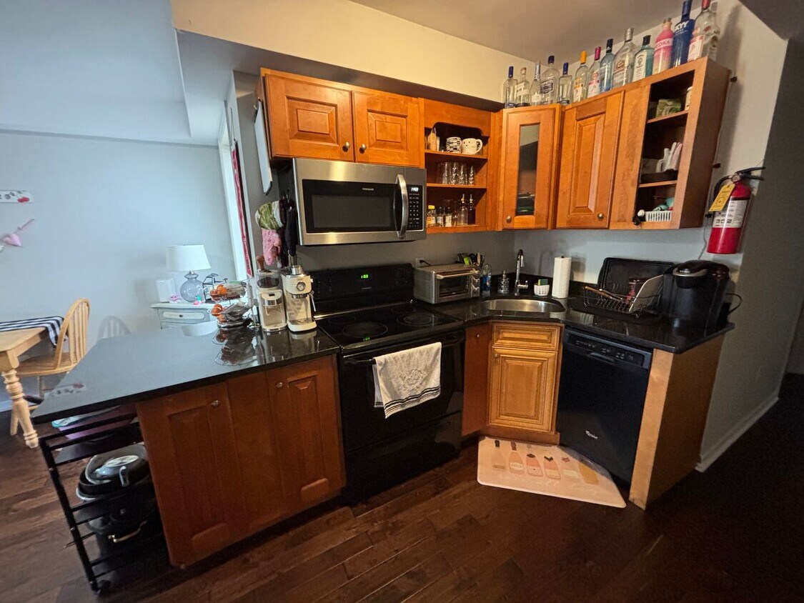 Photo - 1628 Willington Street