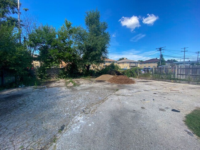 Building Photo - 6011 N 62nd St
