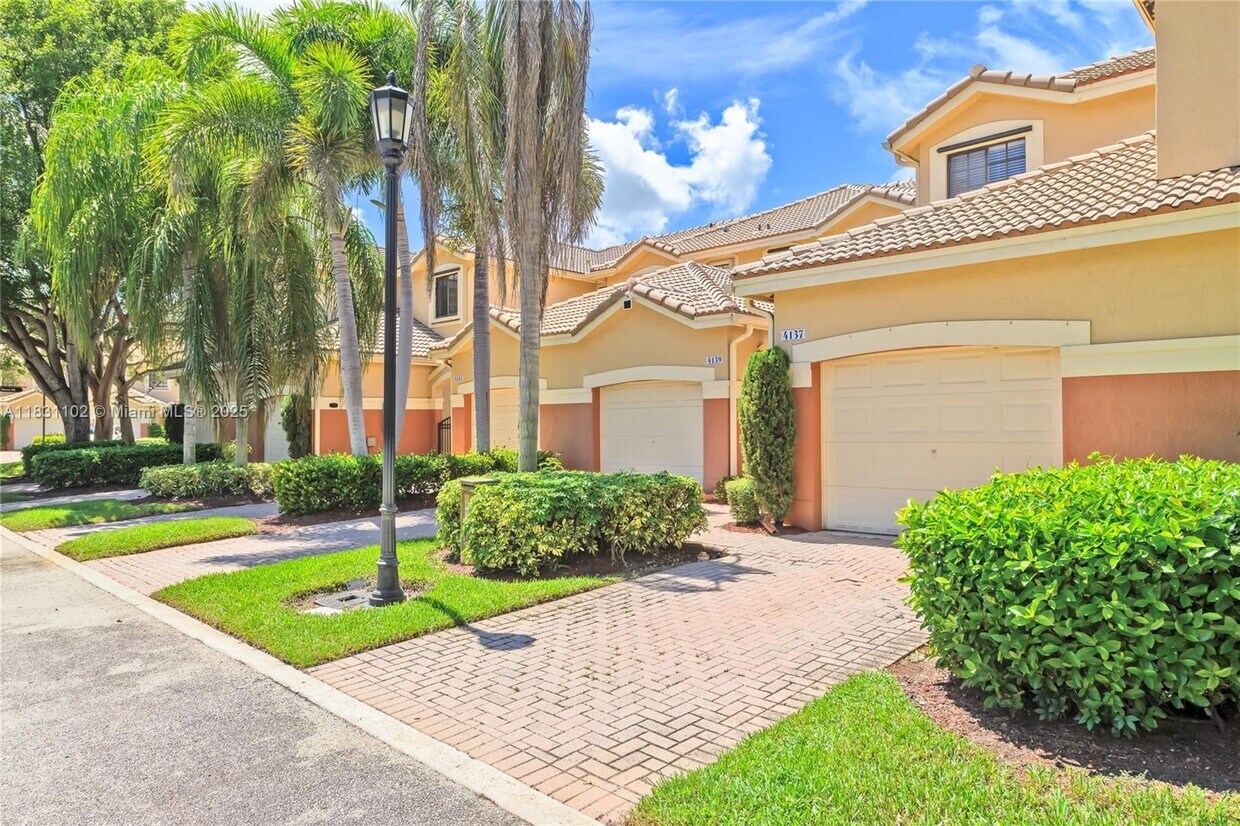 Foto principal - 4137 Briar Ln
