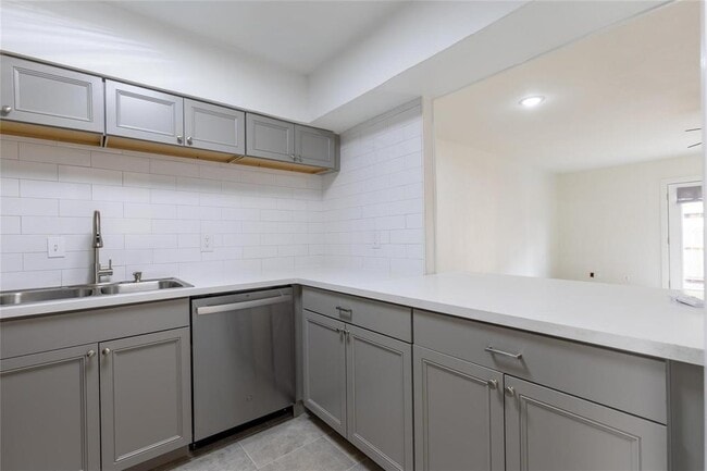 Building Photo - 8929 Gaylord Dr