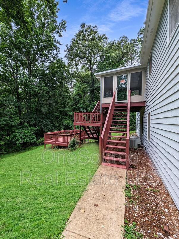 Building Photo - 515 Penny Ln