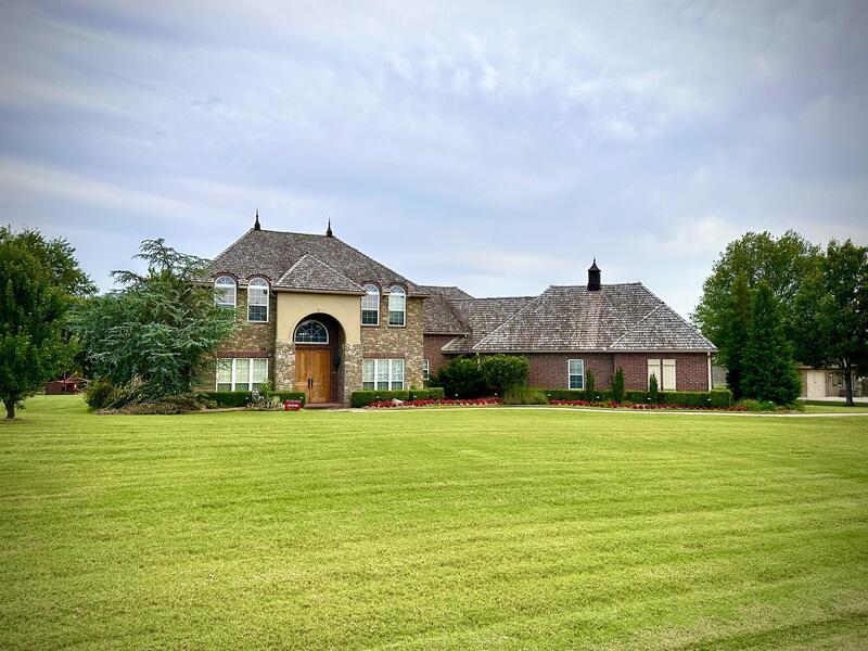 Primary Photo - 5300 Oak Meadow Dr
