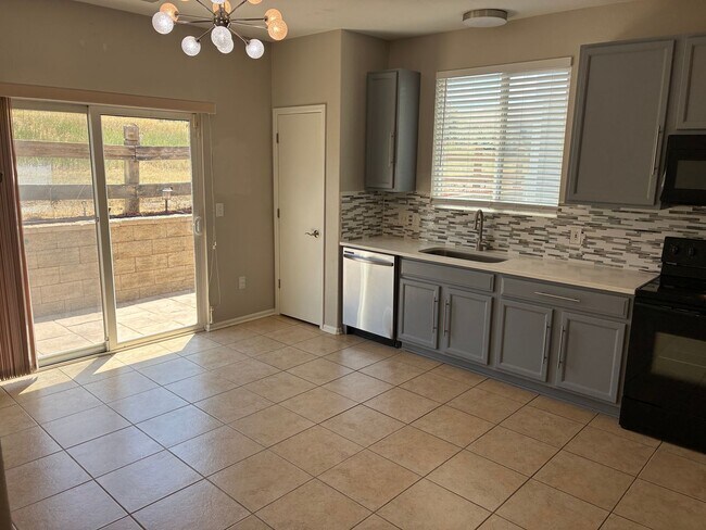 Foto del edificio - 3 Bedroom 2 Bathroom Ranch Style Home!