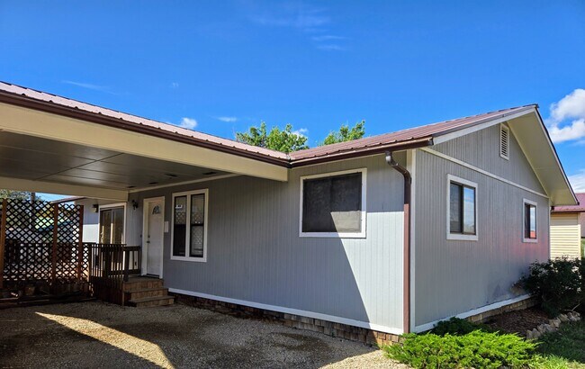 Building Photo - 892 2nd Ave
