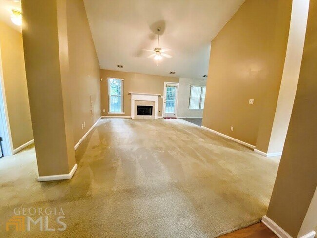 Building Photo - 1412 Fall River Dr