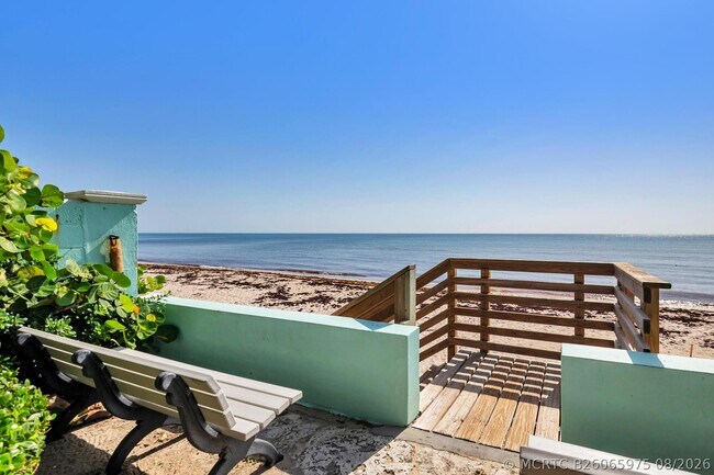 Foto del edificio - 1161 N Ocean Way