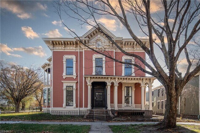 Building Photo - 3801 Franklin Blvd