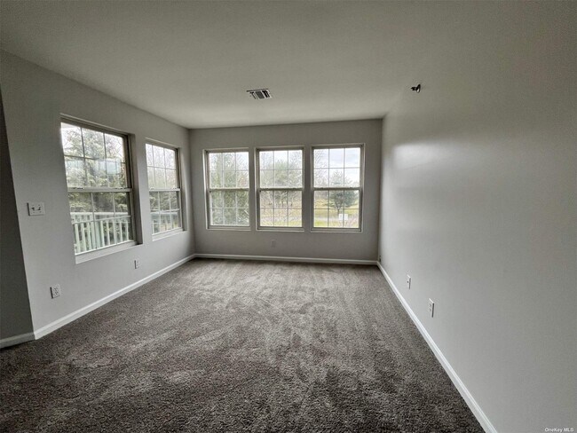 Building Photo - 9 Commodore Cir