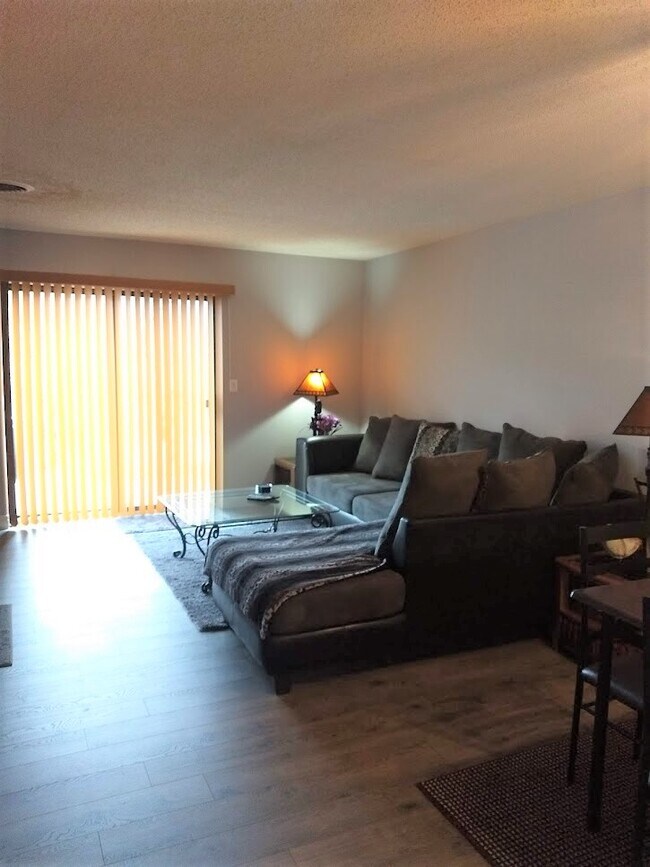 Foto del edificio - 96 Lakeshore Ln