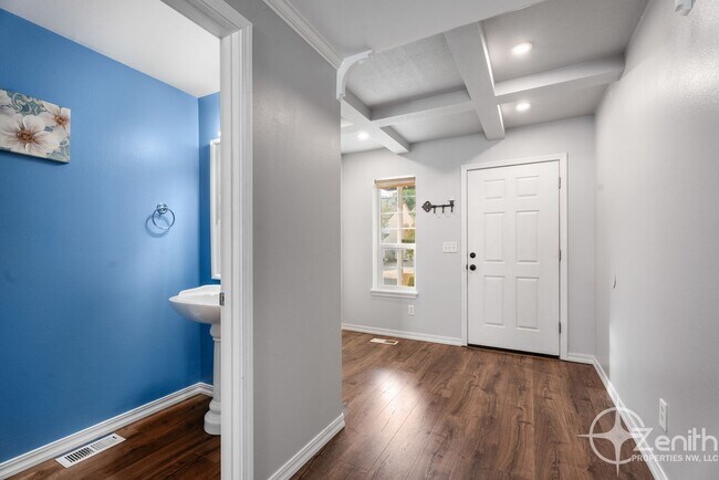Building Photo - HALF OFF 2ND MONTHS RENT! Fully Updated 4 ...