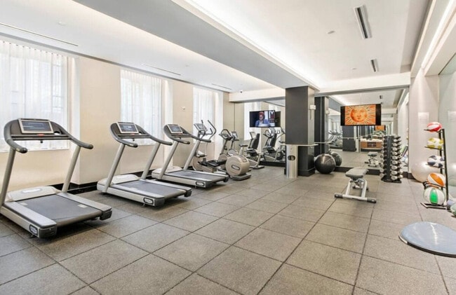 Foto del edificio - 413 E 50th St