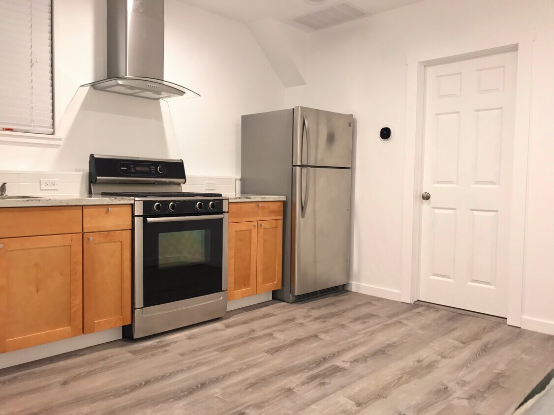 Foto principal - 925A Southgate Avenue