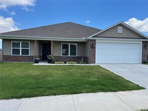 Building Photo - 2960 W McLaren Dr