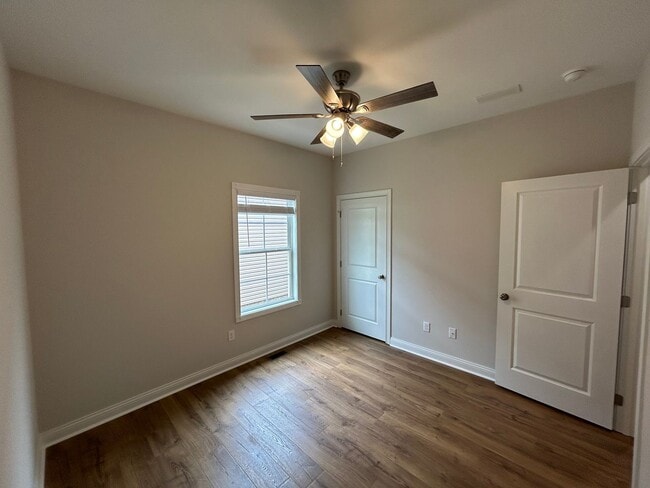 Building Photo - 5398 Peony Dr