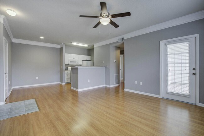 Foto del edificio - 1300 Park West Boulevard Apt #204, Mount P...