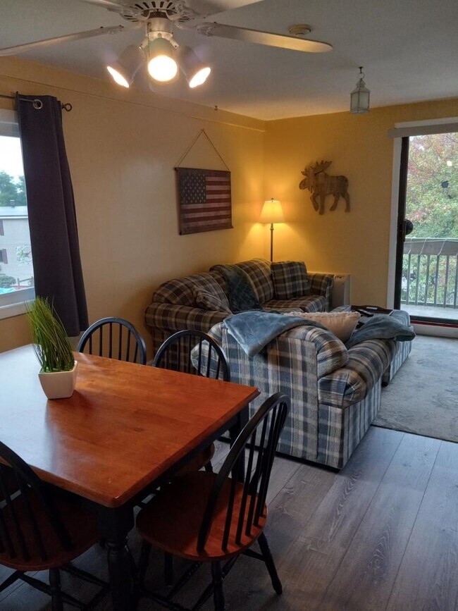 Building Photo - 160 Treetop Cir