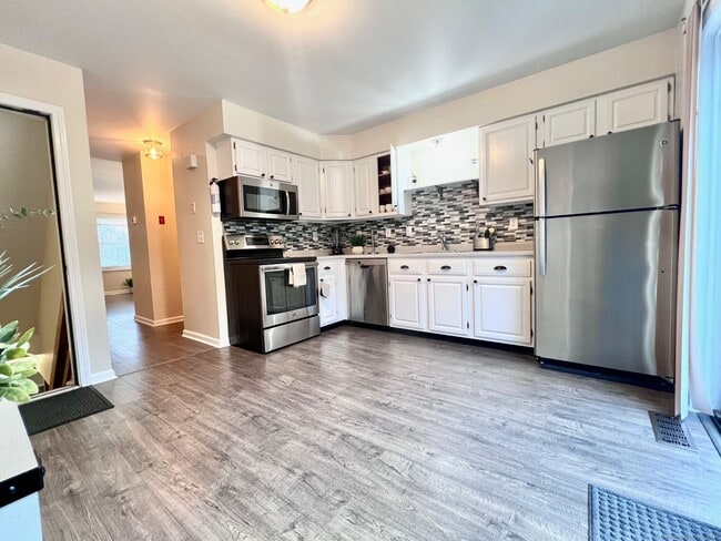 Foto del edificio - 48 Strawberry Hill Ave