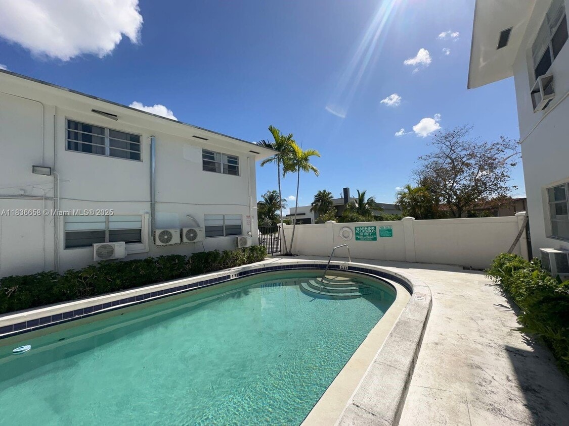 Primary Photo - 11625 Canal Dr
