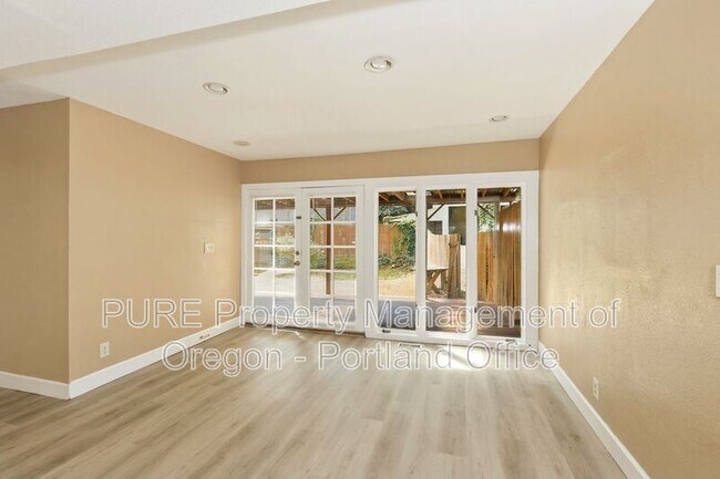 Foto del edificio - 6320 NE Simpson St