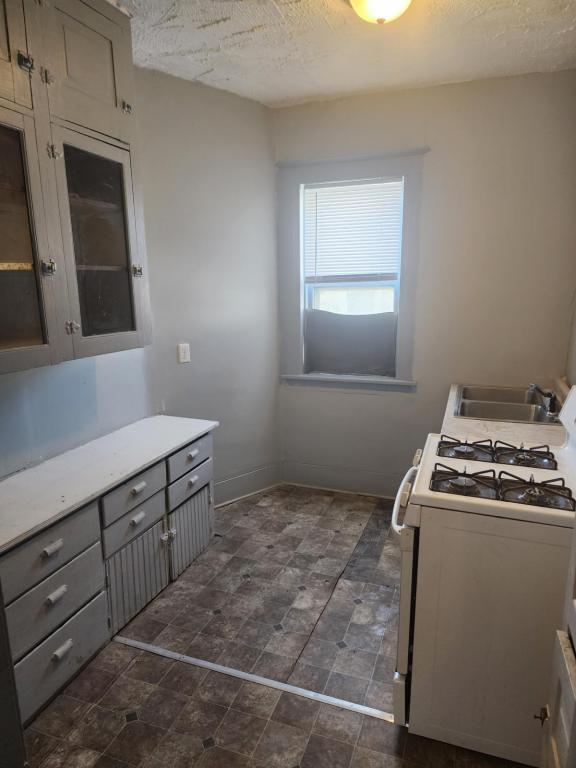 Foto del edificio - 221 1/2 W Exchange St, apt 2r-Apt2R - 221 1/2 W Exchange