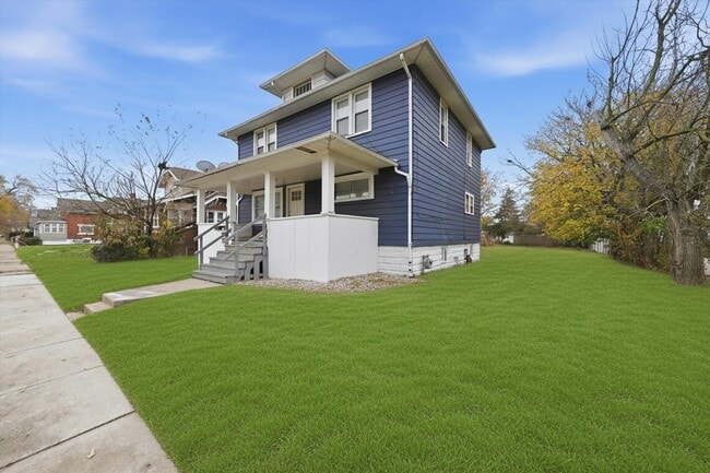 Foto del edificio - 18335 Sherman St